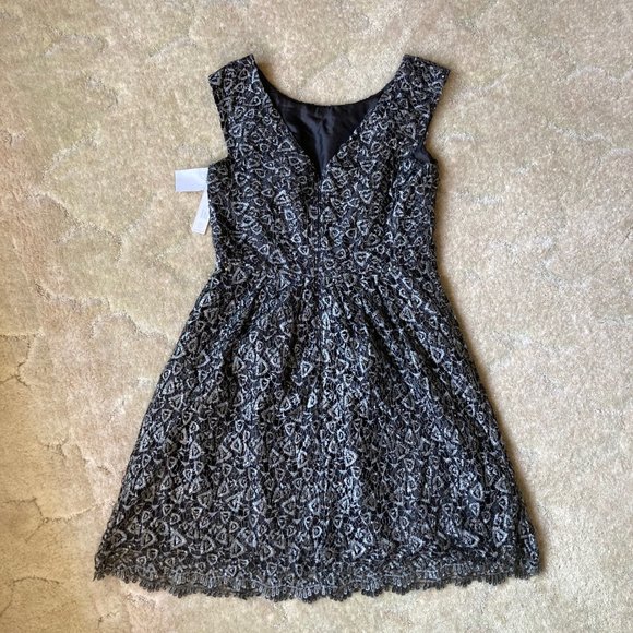 Black and silver lace sequined short formal dress, with back zipper - Picture 2 of 7